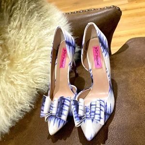 🔥Betsey Johnson Prince pumps, adorable, very spring summer ready! 💙🤍